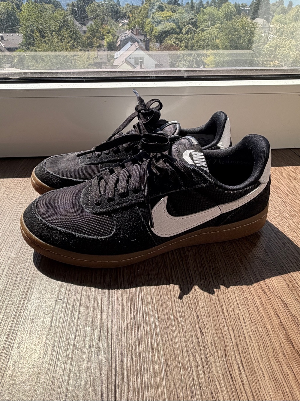 Nike Women’s Black Sneakers Field General